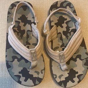 Boys camo flip flops